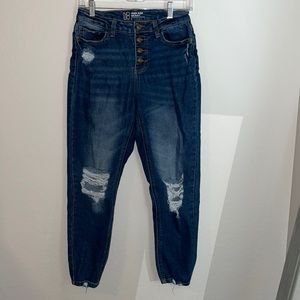 No boundaries high-rise distressed skinny jeans size:9